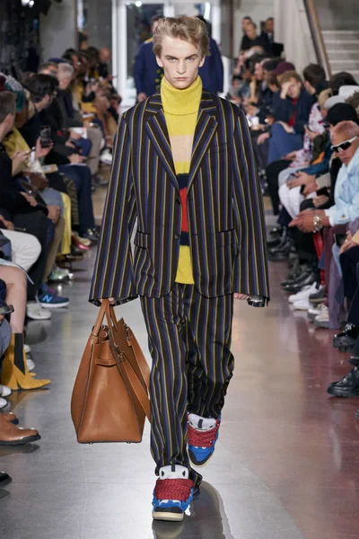 Look 30